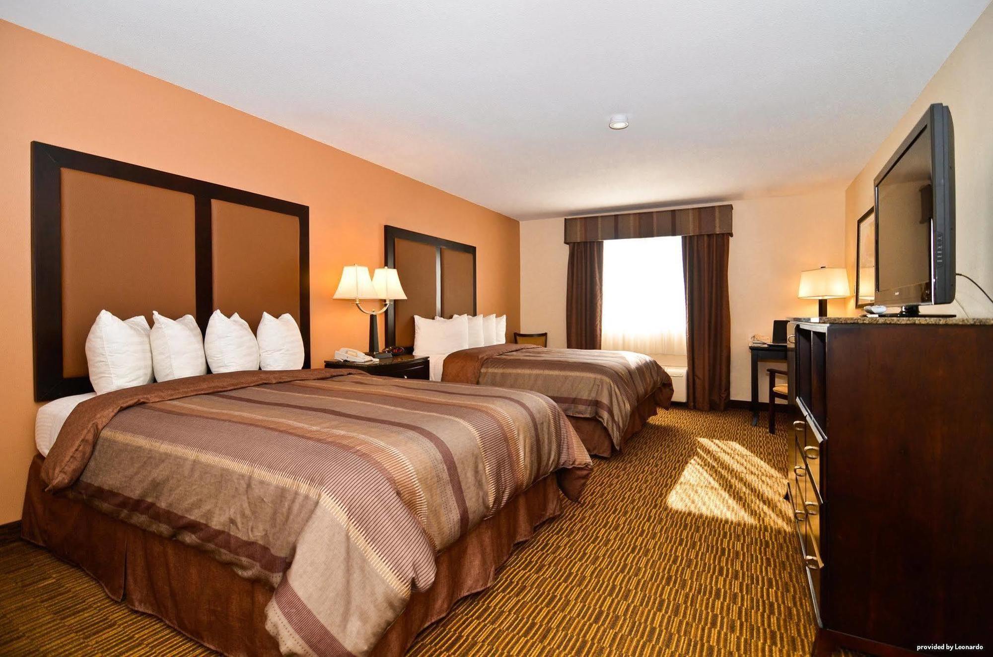 Best Western Plus Vineyard Inn Лівермор Номер фото