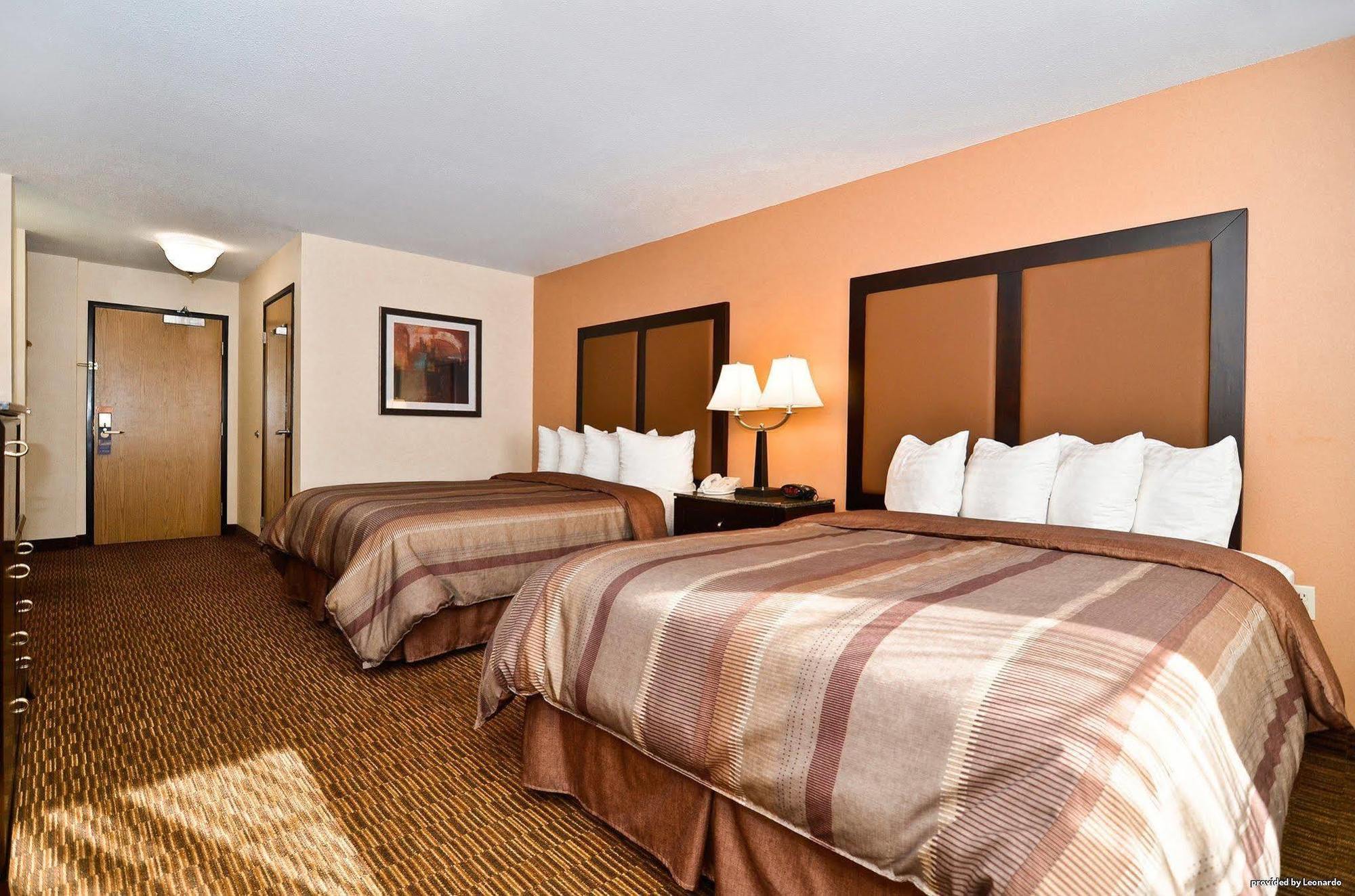 Best Western Plus Vineyard Inn Лівермор Номер фото